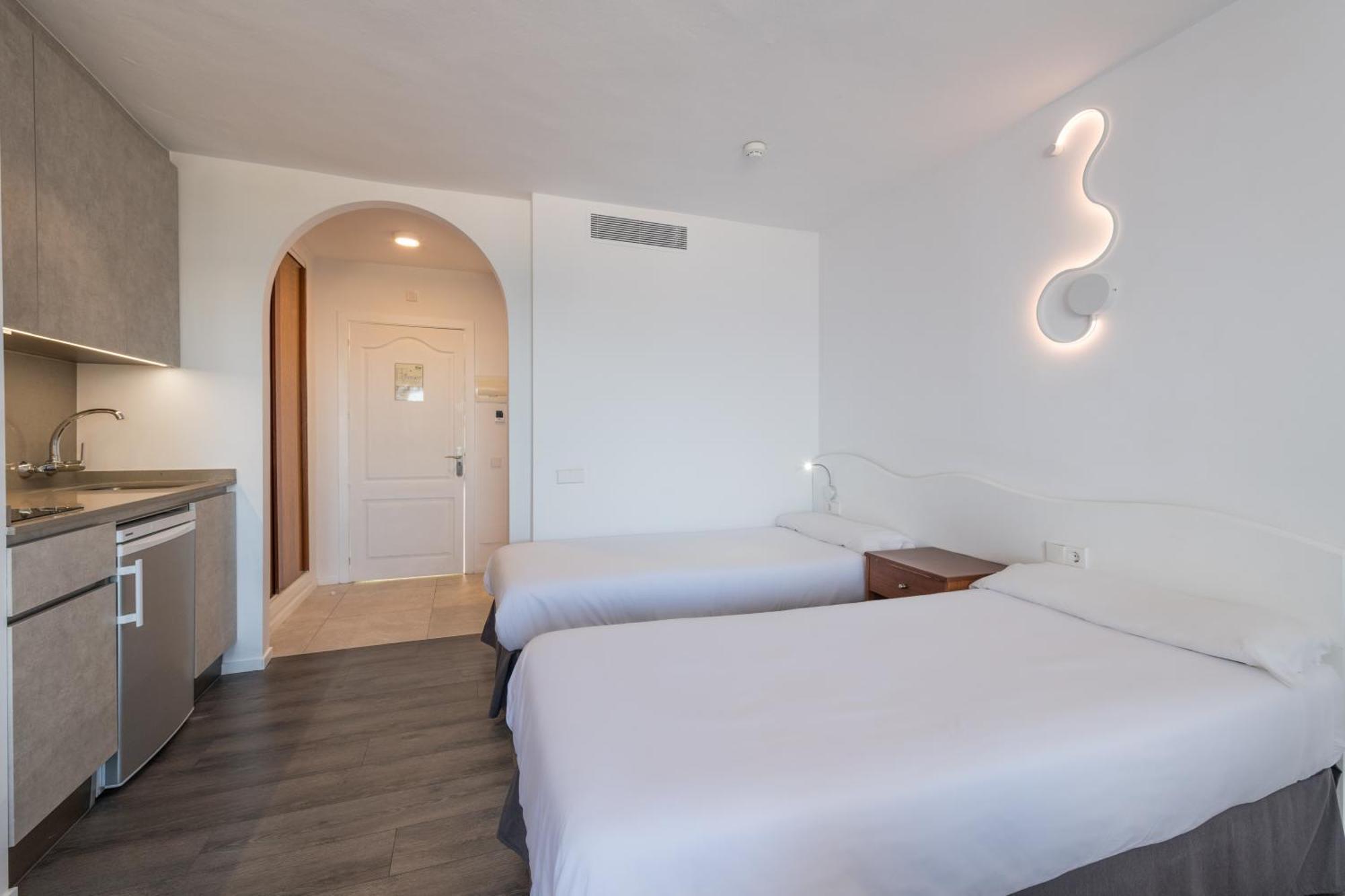 Apartamentos La Kiki San Antonio  Kültér fotó